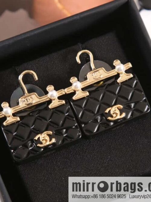 wsxc1680180066103_2-800x800b0piz24fxwf182787_20250708195949.jpg New ☑️ Chanel c1 double c hanger bag 👜 stud earrings