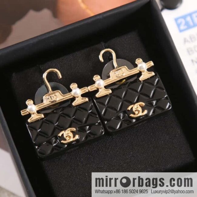 New ☑️ Chanel c1 double c hanger bag 👜 stud earrings