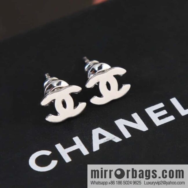 New ☑️ Chanel c1 mini double c glossy earrings