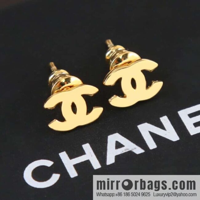New ☑️ Chanel c1 mini double c glossy earrings