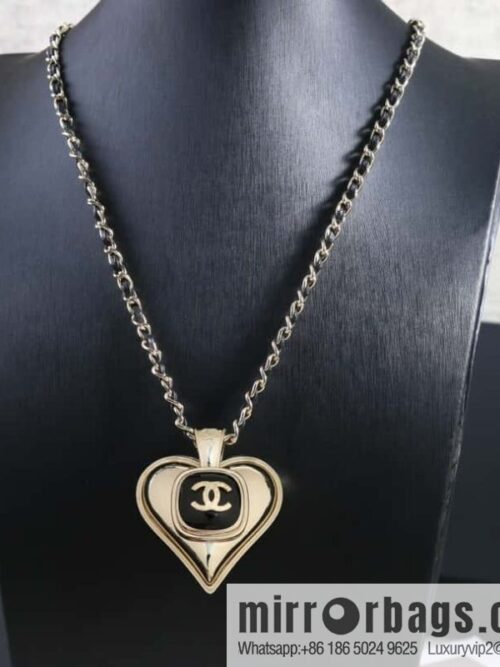 wsxc1680180072712_0-800x800w0wozcbksyc182730_20250708195814.jpg New Chanel double c peach heart black leather rope necklace