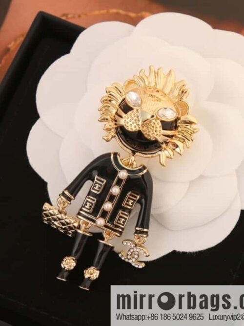 wsxc1680180082274_0-800x800bszfgfxvt4q182719_20250708195756.jpg New ☑️ Chanel double c black gold lion brooch