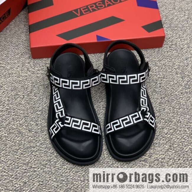 Versace uses black calfskin men\'s sandals