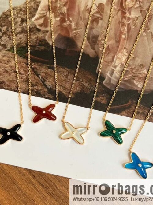 wsxc1680353078941_8-800x800jnlxu222f5m182570_20250708195326.jpg CHAUMET Cross necklace