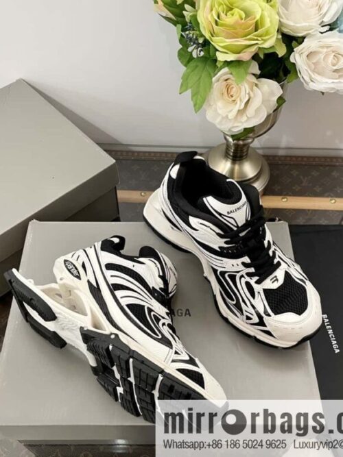 𝐁𝐚𝐥𝐞𝐧𝐜𝐢𝐚𝐠𝐚|||𝐗-𝐏𝐚𝐧𝐝𝐞𝐫 series. Vintage old spring shoes