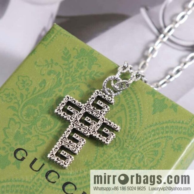 Gucci cross cut-out double G necklace