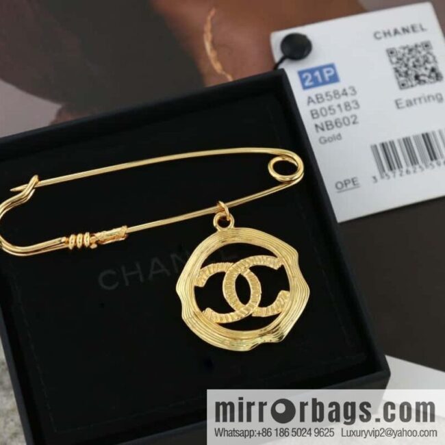 New ☑️ Chanel medieval series pin gold round double c brooch