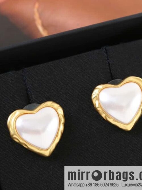 wsxc1680870538570_0-800x800vo1r42urnta182469_20250708195032.jpg New ☑️ Chanel medieval series gold beads peach heart love earrings
