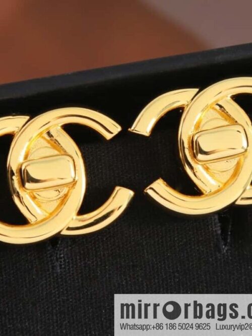 wsxc1680870541657_0-800x800t42zaa0ptdb182447_20250708194954.jpg New ☑️ Chanel medieval series gold double c earrings