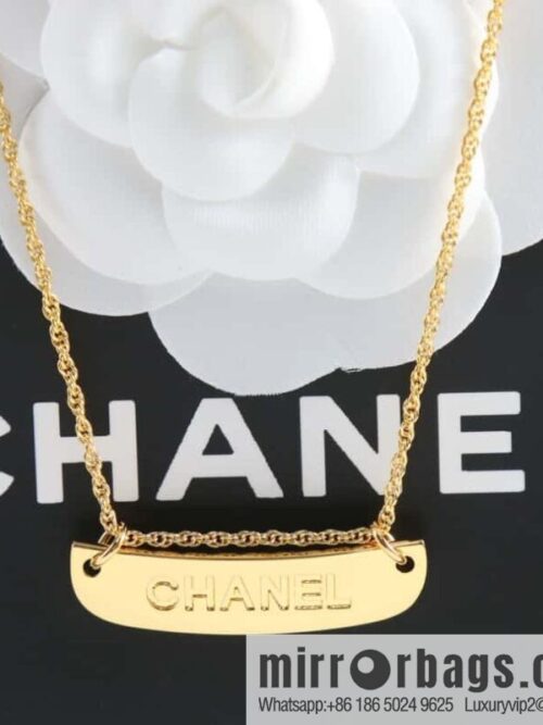 wsxc1680870544867_0-800x8001frf3jthmef179639_20250708182400.jpg New ☑️ Chanel medieval series gold bar letter necklace