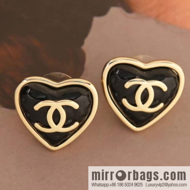 New ☑️ Chanel double c love peach heart stud earrings