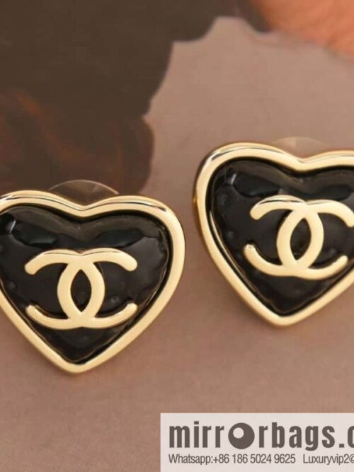 wsxc1680870548282_1-800x800ko1osmqxgwc179616_20250708182322.jpg New ☑️ Chanel double c love peach heart stud earrings