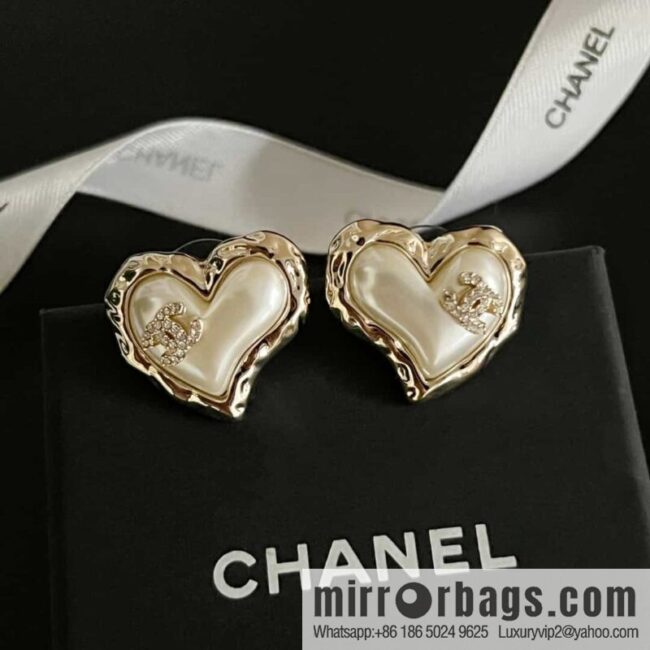 New ☑️ Chanel C1 double c peach heart love stud earrings
