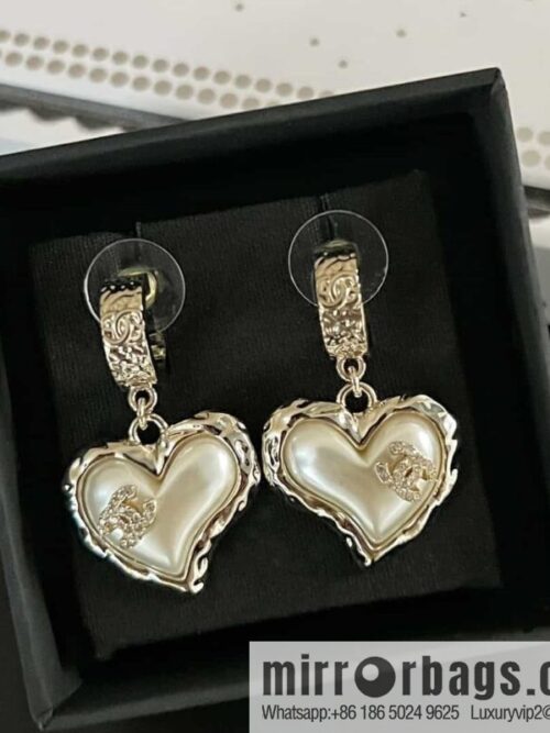 wsxc1681215128940_4-800x800eg34nfwsuti179407_20250708181740.jpg New ☑️ Chanel C2 double c peach heart love stud earrings