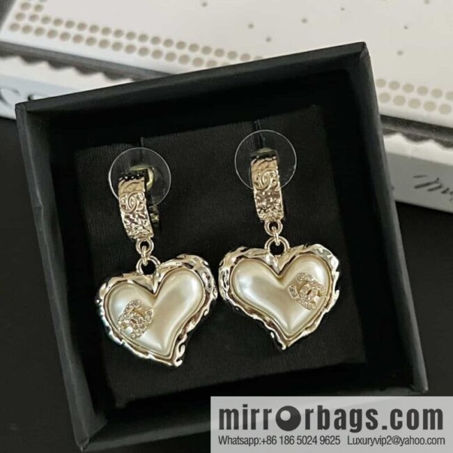 New ☑️ Chanel C2 double c peach heart love stud earrings