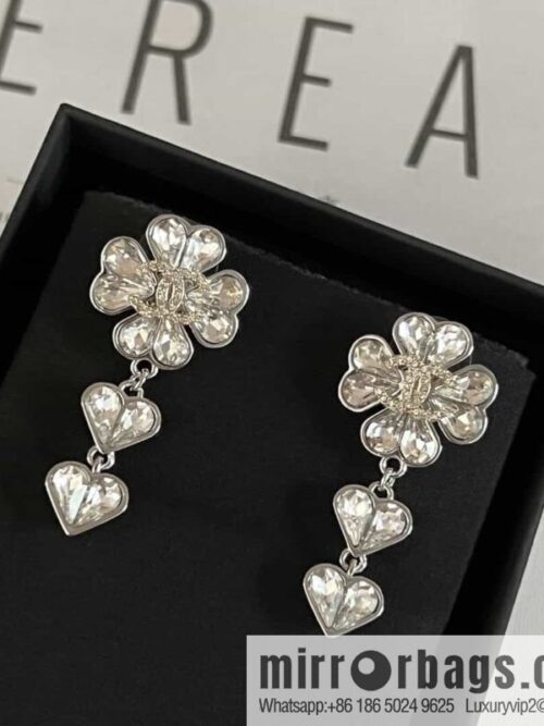 wsxc1681475016411_0-800x800h3y1rzta3lh179118_20250708180907.jpg New ☑️ Chanel c3 double c full diamond peach heart love stud earrings