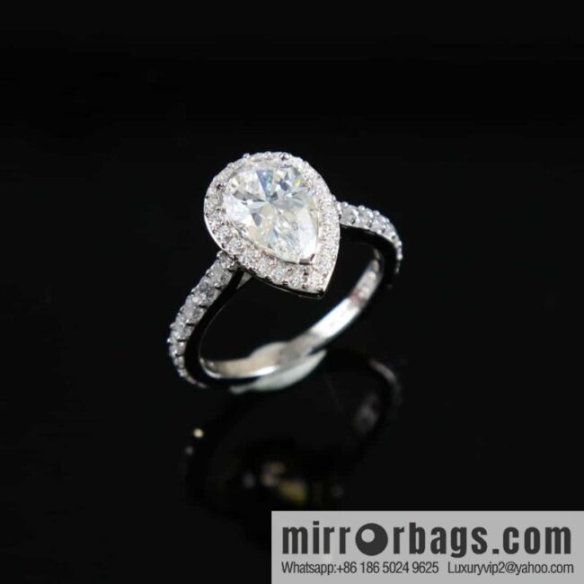 GRAFF Droplet-shaped full diamond ring