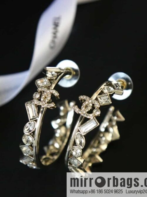 wsxc1681822383223_0-800x800npifir0osxx179017_20250708180555.jpg New ☑️ Chanel C1 double c semi-round horse\'s eye drill earrings