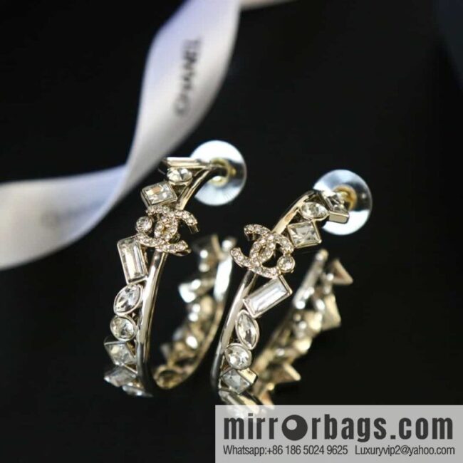 New ☑️ Chanel C1 double c semi-round horse\'s eye drill earrings