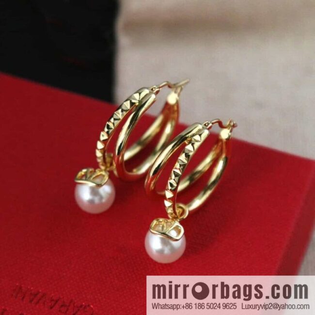 New ☑️ Valentino gold pearl earrings