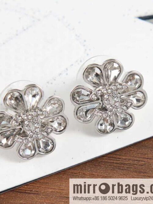 wsxc1681908508282_0-800x800uac0py1nsck178820_20250708180021.jpg New ☑️ Chanel C1 double c full diamond four-leaf clover earrings
