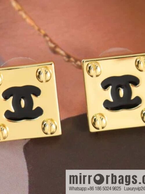 wsxc1682167186893_2-800x800kup4ogmuiyq178618_20250708175426.jpg New ☑️ Chanel medieval series square gold double c earrings