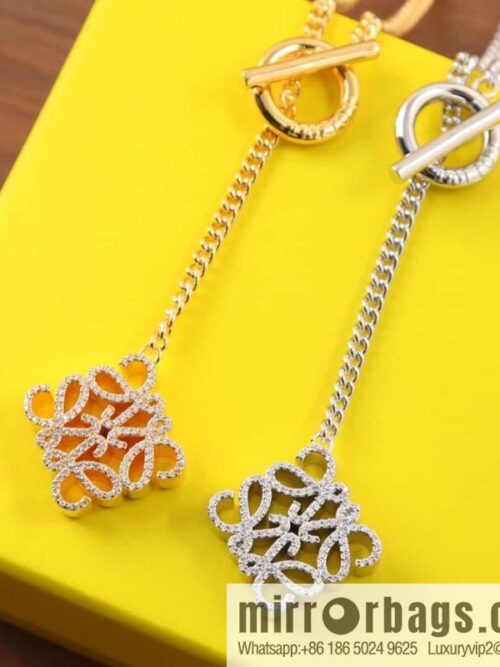 wsxc1682167212821_5-800x800c5olhwefa2x176605_20250708162847.jpg LOEWE Diamond mooncake necklace