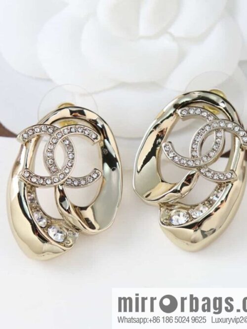 wsxc1682426859393_0-800x800plqtps0wfn4176481_20250708162448.jpg New ☑️ Chanel C1 double c gold oval hollow stud earrings