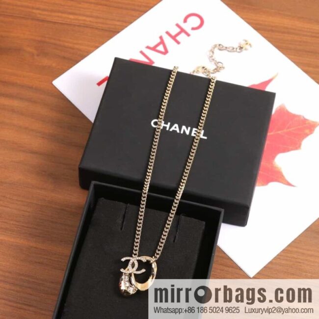 New ☑️ Chanel double c gold oval cut-out necklace