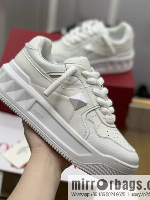wsxc1682512884598_4-800x800f5ldveibq2r11154_20250716003451.jpg VALENTINO Valentino with sheepskin His & Hers low-top sneakers