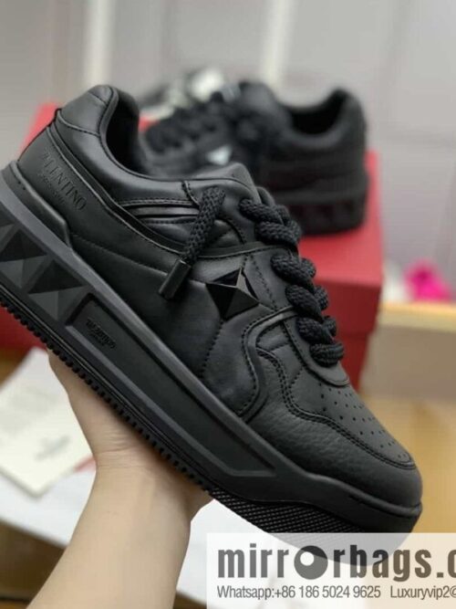 wsxc1682512887247_4-800x800hfzqp4og1yj11143_20250716003445.jpg VALENTINO Valentino with sheepskin His & Hers low-top sneakers