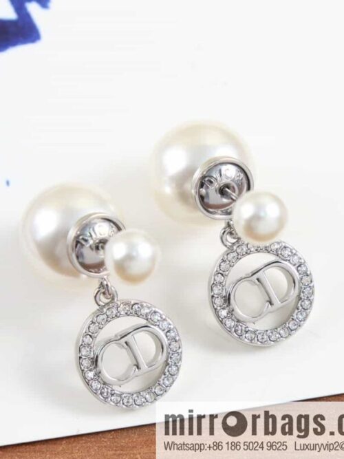wsxc1682598839463_0-800x800y41rkj1wvx2176212_20250708161617.jpg New ☑️ Dior size pearl silver CD stud earrings