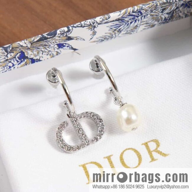 wsxc1682857584896_0-800x8000glcyfgj2d5176168_20250708161457.jpg New ☑️ Dior asymmetrical full diamond CD pearl stud earrings