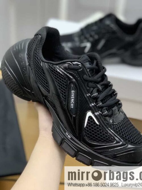 wsxc1682857636688_4-800x800sf4pn5nbicp10692_20250716003031.jpg GIVENCHY GIVENCHY Men\'s lace-up sneakers made of technologically knitted fabrics, synthetic leather and rubber