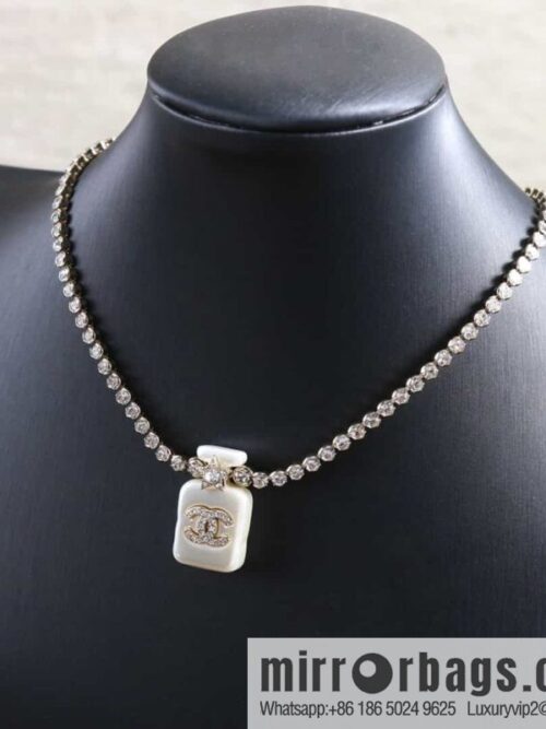 wsxc1683379015819_4-800x800n3lcdv0plih172161_20250705215647.jpg New ☑️ Chanel double c perfume bottle full of diamonds necklace