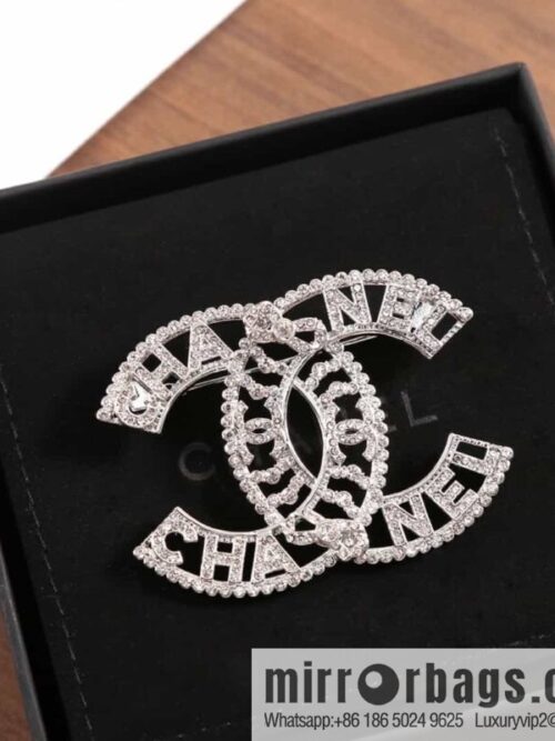 wsxc1683379019452_0-800x800ehnjsopjudx172150_20250705215629.jpg New ☑️ Chanel double c hollow full diamond brooch