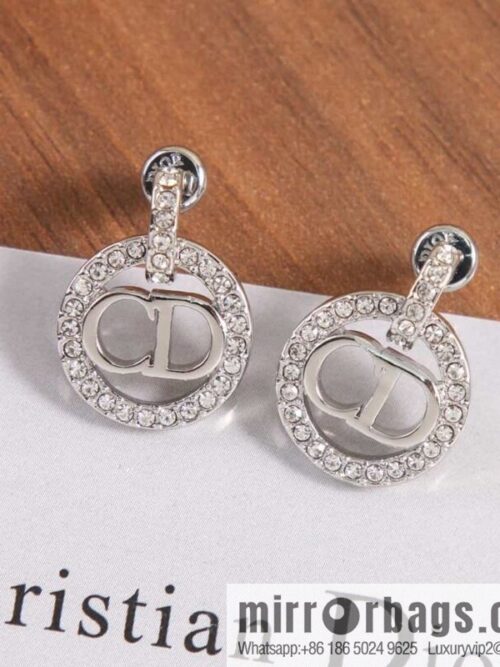 wsxc1683636349014_0-800x800l1xqs3ymxyz172071_20250705215410.jpg New ☑️ DIOR silver diamond CD stud earrings