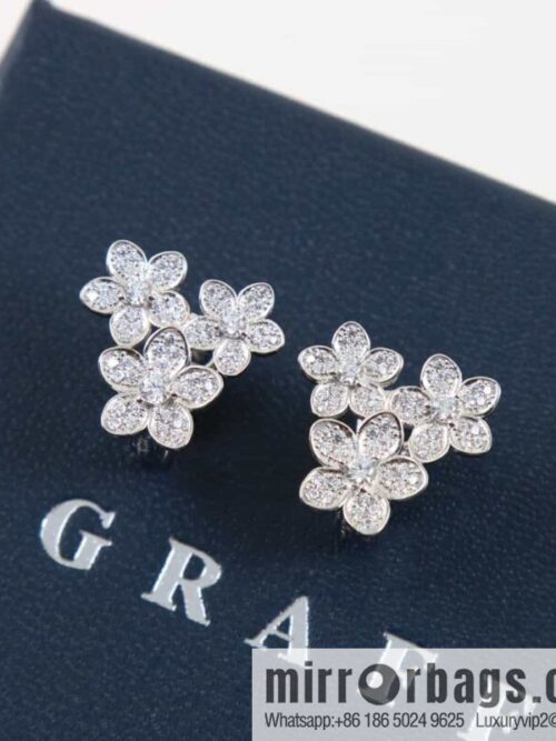 wsxc1683724584496_0-800x800f0co05tqnxn171909_20250705214932.jpg GRAFF Graff three flower ear shot earrings stud earrings