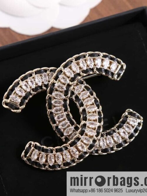 wsxc1683811962058_0-800x8002o2dzvxpbl2171887_20250705214855.jpg New ☑️ Chanel Double C Horse Eye Diamond Black Leather Rope Brooch