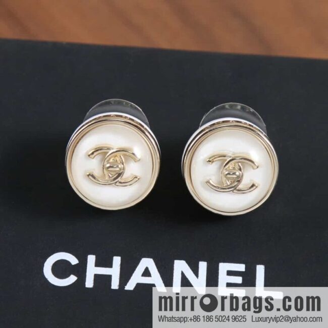 New ☑️ chanel c1 double c round acrylic stud earrings