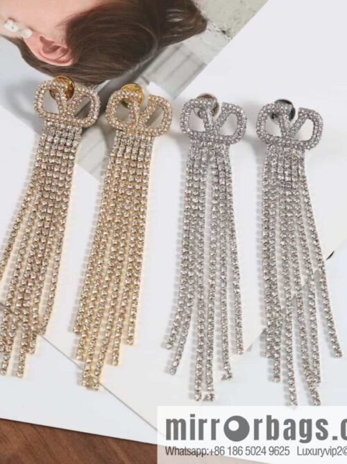 wsxc1683899021413_0-800x800afholofnf5x171811_20250705214650.jpg New ☑️ Valentino tassel earrings