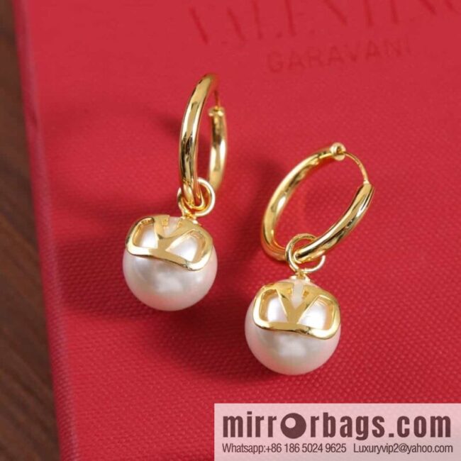 New ☑️ Valentino pearl earrings