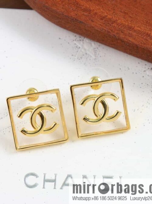 wsxc1684247124155_0-800x800hwalncihjvh171618_20250705214107.jpg New ☑️ Chanel Double C Square Acrylic Gold Necklace Necklace