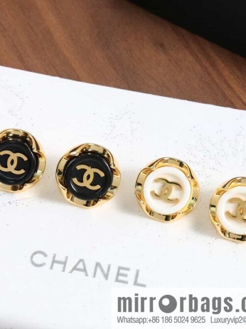 wsxc1684247134130_0-800x800h1nxy45jknl171605_20250705214045.jpg New ☑️ chanel c1 double c round stud earrings