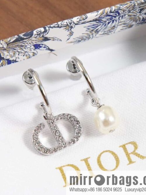 wsxc1684419892247_0-800x800gsow2zo02ys171434_20250705213531.jpg New ☑️ DIOR Asymmetrical Full Diamond CD Pearl Stud Earrings