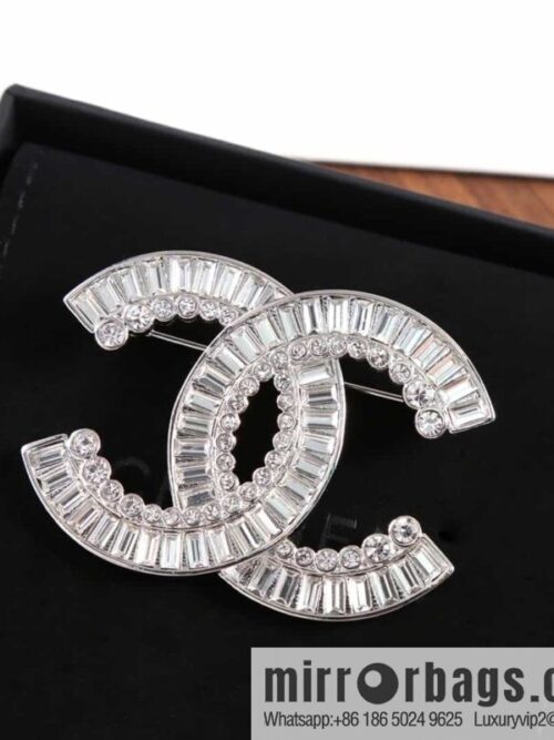 wsxc1684419908573_3-800x800uc3vpqq1s3f171368_20250705213340.jpg New ☑️ Chanel double c square diamond brooch