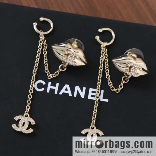 New ☑️ Chanel double c fringe mouth 👄 earclip earrings stud earrings