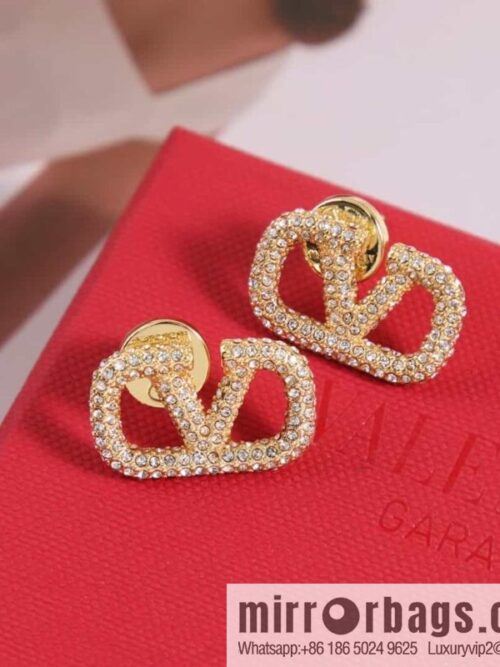 wsxc1684504377657_0-800x800sgkdmzmd30d171311_20250705213159.jpg New ☑️ Valentino full diamond earrings