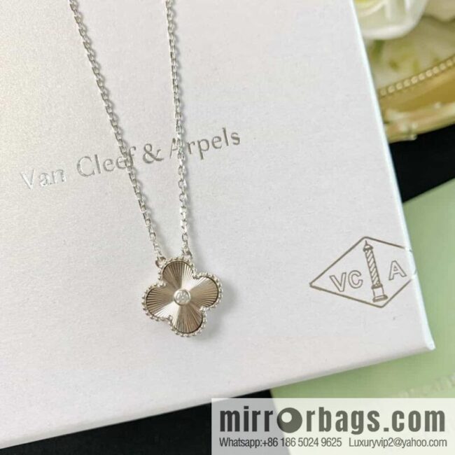 Van Cleef & Arpels Christmas Limited Clover Necklace