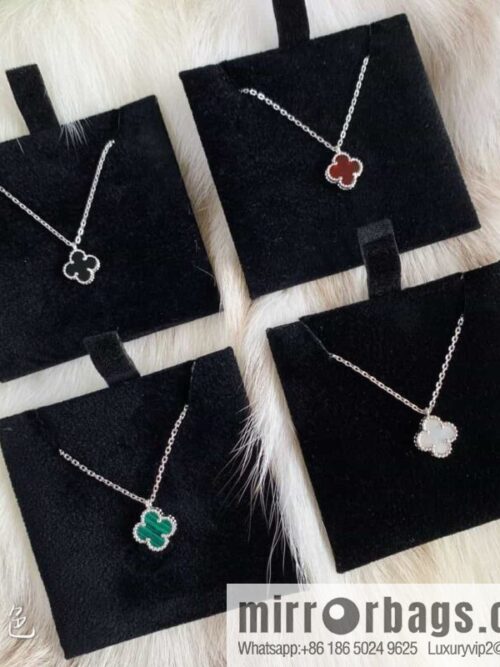 wsxc1684591301013_1-800x8001mqis5fgk5d168410_20250705195755.jpg Van Cleef & Arpels Mini Clover Necklace